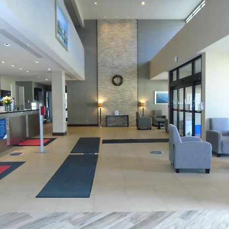 Ramada By Wyndham Belleville Harbourview Conference Center Exteriör bild